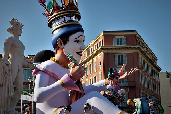 La carnaval de Nice et la fête des citrons de Menton